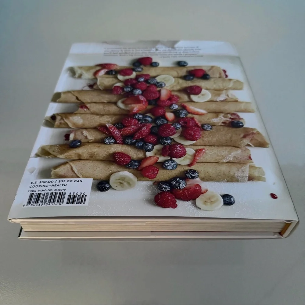 The Skinnytaste Cookbook: Light on Calories, Big on Flavor by Gina Homolka